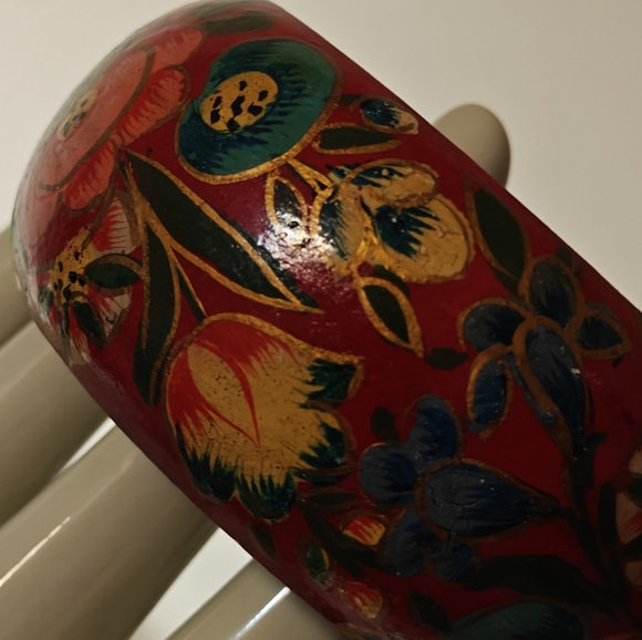 Hand-Painted Red Floral Chunky Bangle Bracelet - Picture 8 of 12